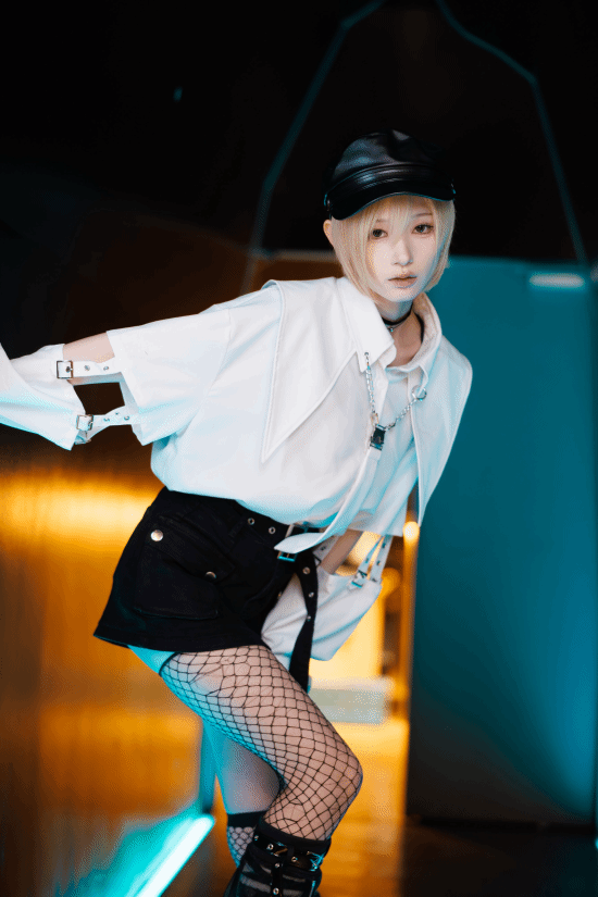 樱花妹cos《寂静岭f》女主：超绝美背 不拔火罐可惜