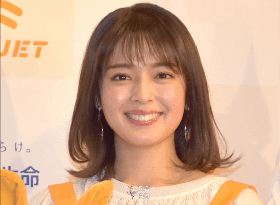 《一吻定情》女主矢作穗香宣布结婚 婚纱照大秀美背