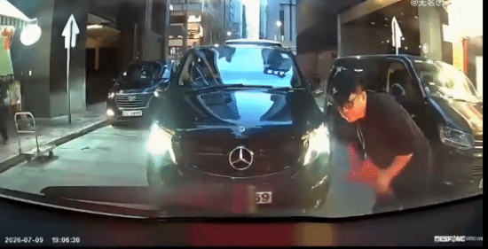 知名歌星吕方打车遭司机狂骂