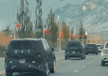 小米重磅新车来了！雷军赴新疆试车 多张谍照曝光